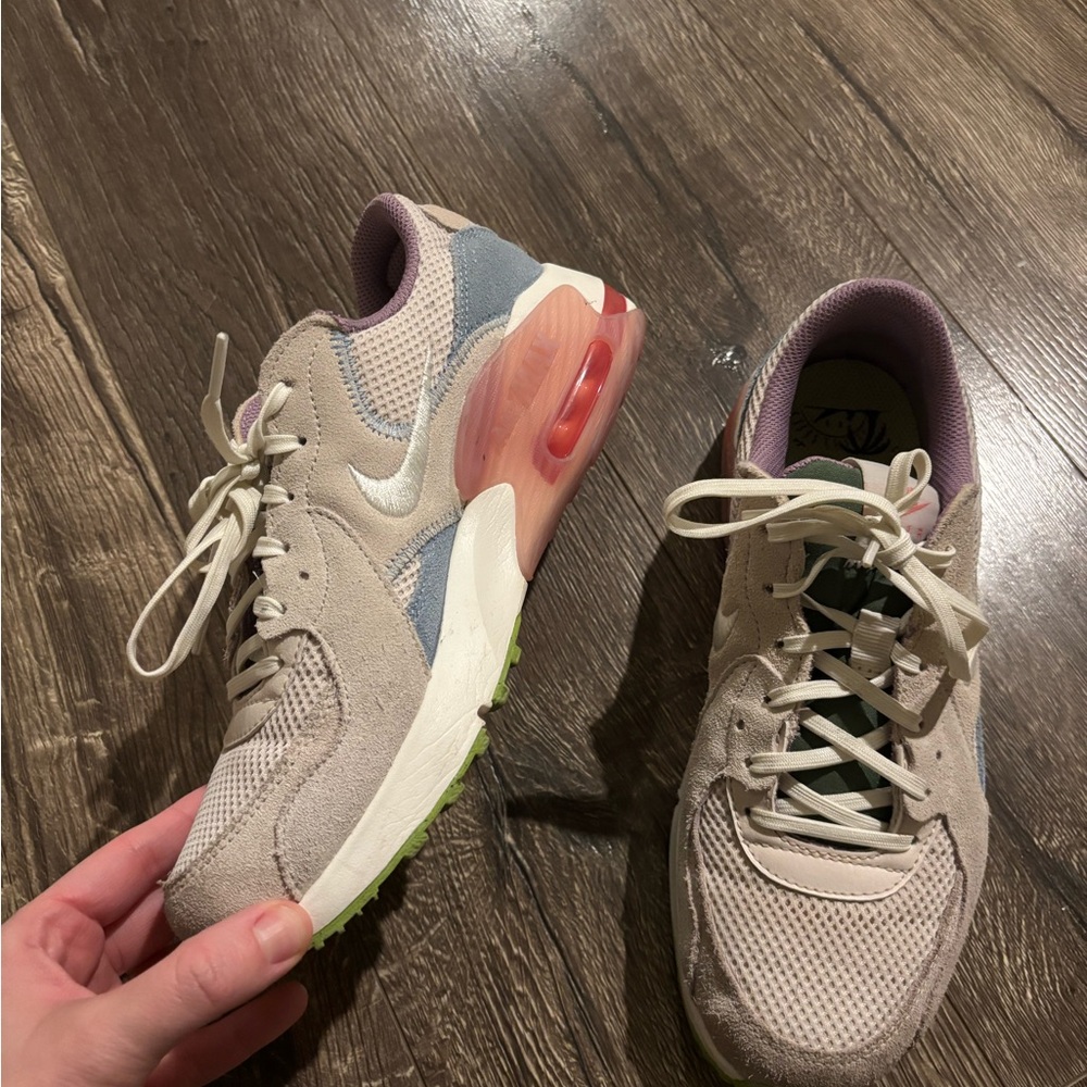 Nike shoes 7.5